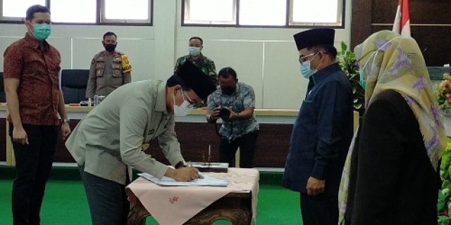 DPRD Pamekasan Tetapkan Raperda Pertanggungjawaban Pelaksanaan APBD TA 2020 Menjadi Perda