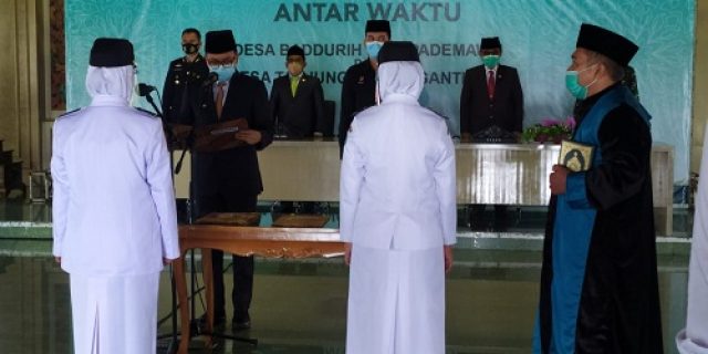 Bupati Pamekasan Lantik 2 Kepala Desa PAW