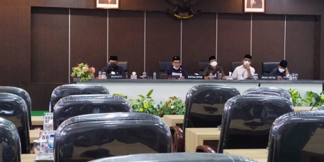Pandangan Umum Fraksi Mengenai Raperda Tentang P-APBD TA 2021 Kabupaten Pamekasan Pandangan Umum Fraksi Mengenai Raperda Tentang P-APBD TA 2021 Kabupaten Pamekasan