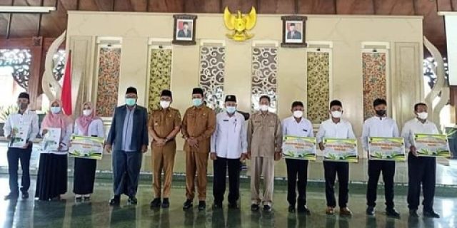 Pemkab Pamekasan Peduli Kesejahteraan Guru Honorer Dan Penjaga Sekolah