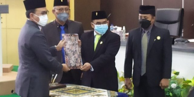 Gelar Sidang Paripurna, DPRD Pamekasan Tetapkan 3 Raperda Menjadi Perda