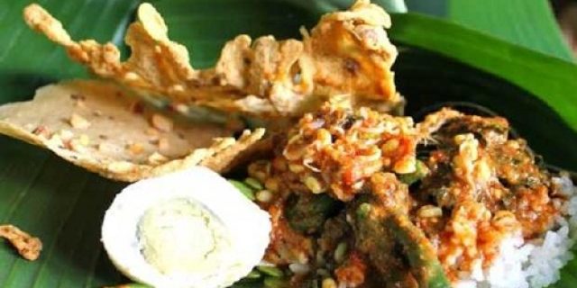 Pecel: Makanan Rakyat, Tradisi dan Filosofinya