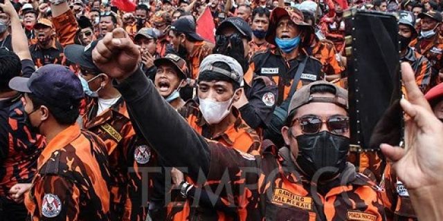 Rasis, Pemuda Pancasila Kecam Ruhut Sitompul Unggah Foto Hoaks Anies Berbaju Adat Papua