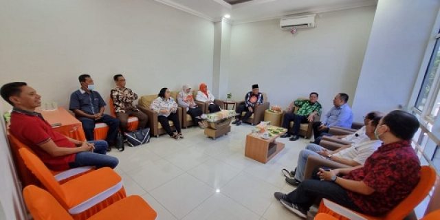 Kami Ingin Lebih Dekat, 8 Pendeta di Surabaya dan Sidoarjo Kunjungi Kantor PKS Jatim Kami Ingin Lebih Dekat, 8 Pendeta di Surabaya dan Sidoarjo Kunjungi Kantor PKS Jatim