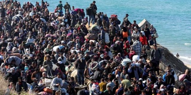 Trump mengatakan Hamas harus membebaskan semua sandera paling lambat Sabtu siang atau ‘biarkan kekacauan terjadi’