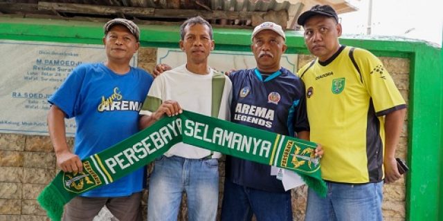 Momen Bersatunya Suporter Persebaya dan Arema Dalam Upacara Pembukaan Piala Dunia U-17 Di Stadion Bung Tomo Momen Bersatunya Suporter Persebaya dan Arema Dalam Upacara Pembukaan Piala Dunia U-17 Di Stadion Bung Tomo