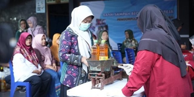 Inspiratif! Kilang Pertamina Libatkan Masyarakat Kumpulkan Minyak Jelantah Untuk Buat SAF