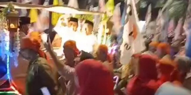 Diiringi Teriakan, Mbelo Abah Gun, Gunawan-dr Umar Mendaftar Ke KPU Kab. Malang