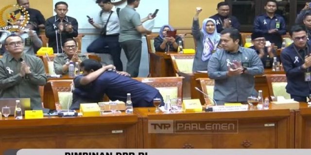 Sufmi Dasco Telepon Prabowo Langsung, Tangis Haru Para Hakim Pecah Seketika