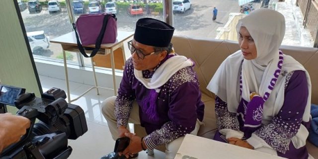 Warga Pidie Melepas Haru Pj Bupati dan Istri Menunaikan Ibadah Haji