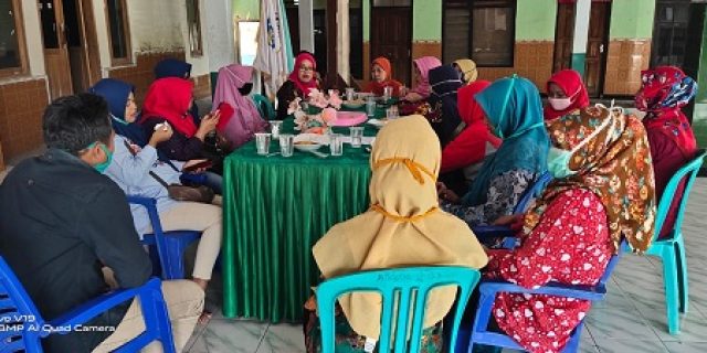 Siapkan 15 Ribu Masker, Tim PKK Desa Katerban Kecamatan Baron Berikan Edukasi Pentingnya Pakai Masker