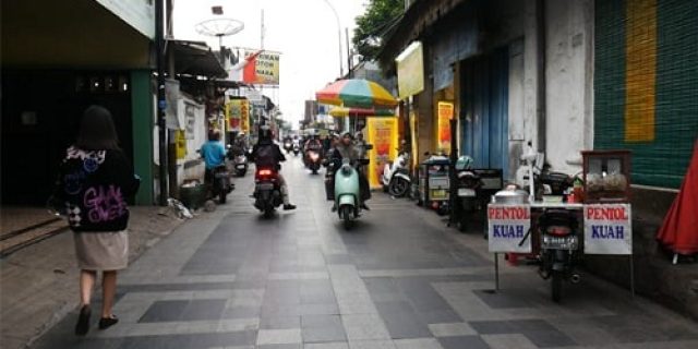 Dimintai Tertibkan PKL Jalan Menara, Kanal Wadul Bupati Kudus Via WA Hanya Omon-omon Dimintai Tertibkan PKL Jalan Menara, Kanal Wadul Bupati Kudus Via WA Hanya Omon-omon