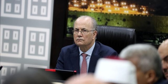 Israel blokir kunjungan lapangan perdana menteri Palestina di Tepi Barat yang diduduki Israel blokir kunjungan lapangan perdana menteri Palestina di Tepi Barat yang diduduki