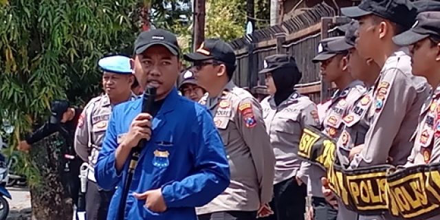 Tak Ditemui, Demonstran PMII Sisir Sejumlah Ruangan Cari Ketua DPRD Sumenep Gara-Gara Dugaan Pemalakan dan Persikusi Tak Ditemui, Demonstran PMII Sisir Sejumlah Ruangan Cari Ketua DPRD Sumenep Gara-Gara Dugaan Pemalakan dan Persikusi