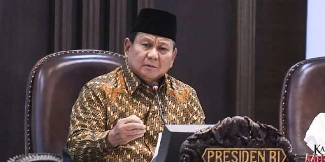 Tirai Terbuka atau Tirai Besi? Ketika Prabowo Menyatakan ‘Saya Bukan Otoriter’ Tirai Terbuka atau Tirai Besi? Ketika Prabowo Menyatakan ‘Saya Bukan Otoriter’