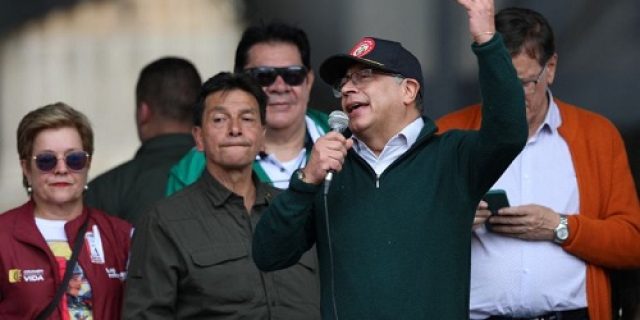 Kolombia mempertahankan kedaulatannya dari kekuatan korporasi global