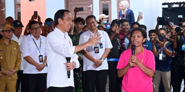 Dari Gudang BULOG Labuan Bajo, Presiden Hadir Pastikan Bantuan Pangan Beras Lancar