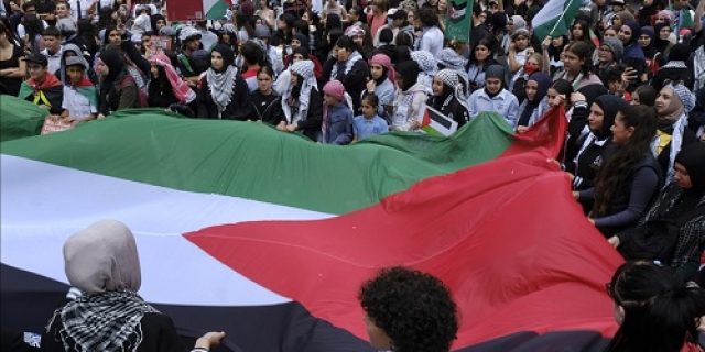 Protes berubah menjadi kekerasan terhadap perusahaan Australia yang memasok senjata ke Israel Protes berubah menjadi kekerasan terhadap perusahaan Australia yang memasok senjata ke Israel