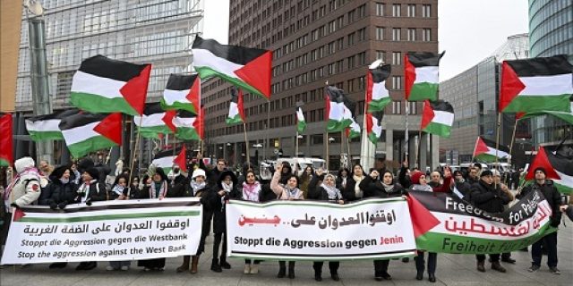 Pendukung Palestina di Jerman memprotes rencana Trump untuk Gaza Pendukung Palestina di Jerman memprotes rencana Trump untuk Gaza