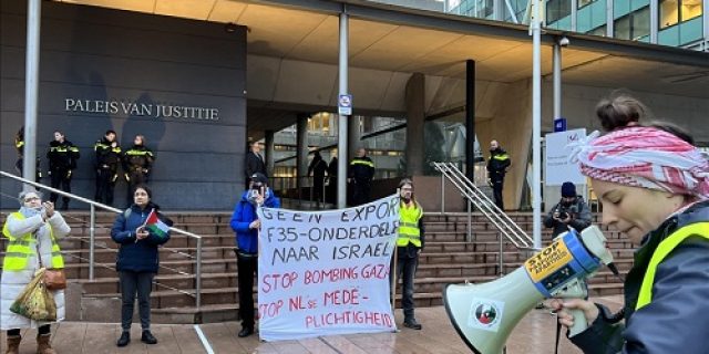 Di pengadilan, kelompok hak asasi manusia Belanda berupaya menghentikan penjualan suku cadang F-35 ke Israel