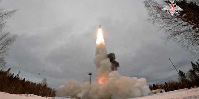 Putin memperingatkan Barat bahwa konflik Rusia-NATO hanya selangkah lagi dari Perang Dunia Ketiga