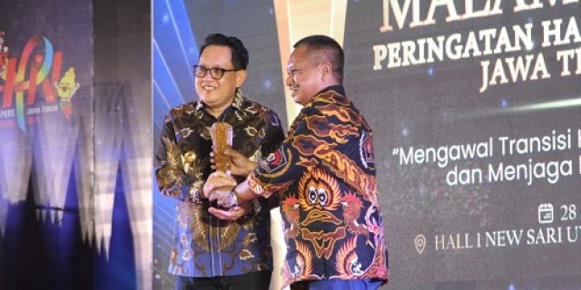 Pj Gubernur Jatim Raih PWI Jatim Award 2024, Lutfil Hakim: Penghargaan Tertinggi PWI Jatim Pj Gubernur Jatim Raih PWI Jatim Award 2024, Lutfil Hakim: Penghargaan Tertinggi PWI Jatim