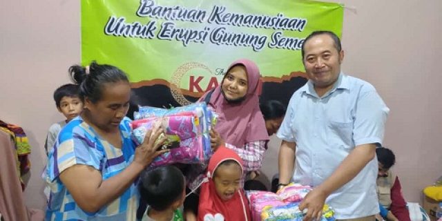 KAHMIPreneur Salurkan Bantuan Kemanusiaan Untuk Erupsi Gunung Semeru