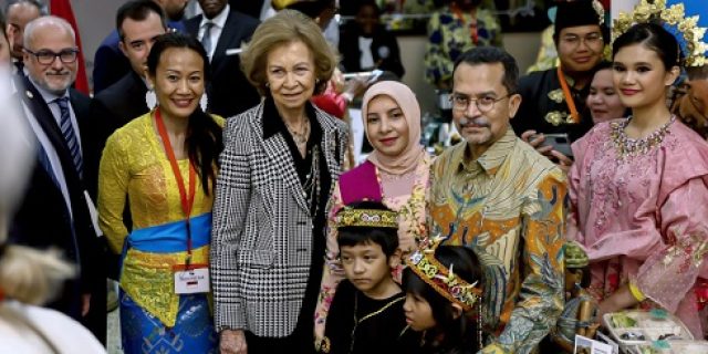 Ratu Sofia Terpukau Dengan Penampilan Indonesia Pada Bazaar Diplomatik di Madrid