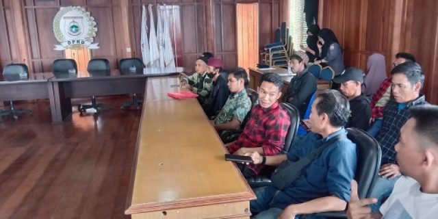 Sengketa Lahan Puluhan Tahun, Kelompok Masyarakat Adukan PT Letawa ke DPRD Sulawesi Barat Sengketa Lahan Puluhan Tahun, Kelompok Masyarakat Adukan PT Letawa ke DPRD Sulawesi Barat