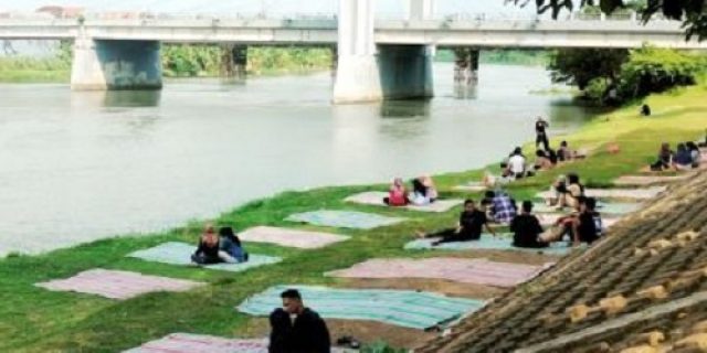 Terdampak PPKM Darurat Diperpanjang, Pedagang Dikota Kediri Sepi Pembeli Terpaksa Nunggak Cicilan.