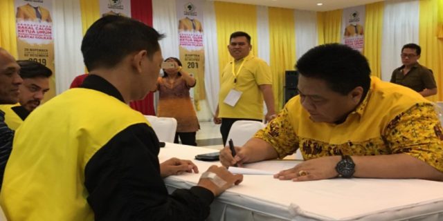 Resmi Calonkan Diri Caketum Partai Golkar, Ridwan Hisjam Jadi Kader Pertama Yang Serahkan Formulir Pendaftaran