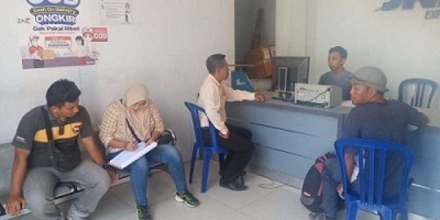 Satpol PP Pamekasan, Sosialisasi Rokok Ilegal Di Jasa Pengiriman Barang