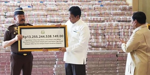 Presiden Prabowo Terima Pengembalian Rp13,5 Triliun dari Kejagung: Purbaya Datang Tergopoh-gopoh, Bikin Presiden Tersenyum