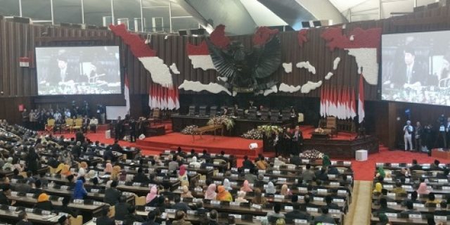 Pengakuan Kesalahan Oleh Amien Rais Dalam Amandemen Undang‑Undang Dasar 1945 Pengakuan Kesalahan Oleh Amien Rais Dalam Amandemen Undang‑Undang Dasar 1945