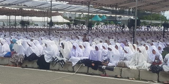 Sekitar 100.000 orang memadati PCC Sigli, hadiri Haul Sirul Mubtadin Aceh Ke-15 Sekitar 100.000 orang memadati PCC Sigli, hadiri Haul Sirul Mubtadin Aceh Ke-15