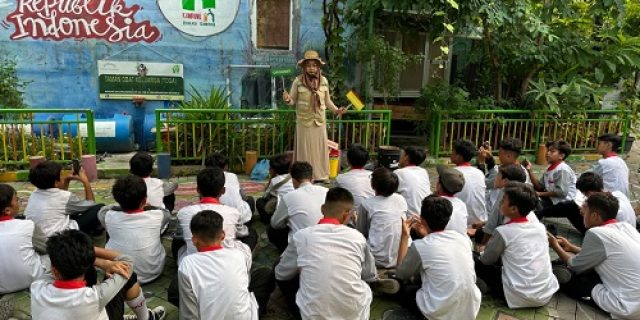 Tumbuhkan Kesadaran Lingkungan, SMPIT Darul Fikri Datangi Kampung Edukasi Sampah