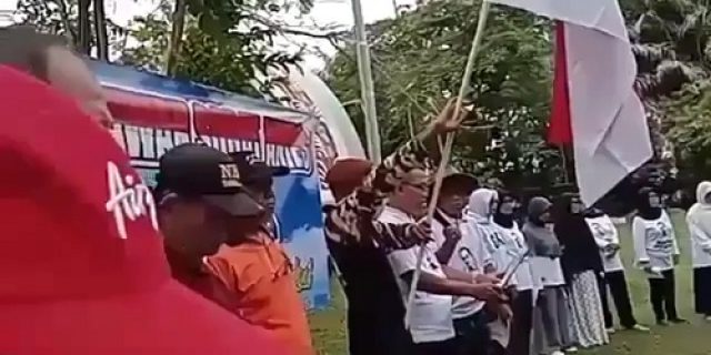 Deklarasi Relawan Sobat Anies Magelang Raya di Puncak Gunung Tidar