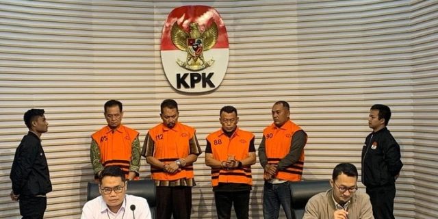 KPK Tetapkan Bupati Ponorogo Sugiri Sancoko Tersangka Suap Promosi Jabatan dan Gratifikasi, Langsung Ditahan KPK Tetapkan Bupati Ponorogo Sugiri Sancoko Tersangka Suap Promosi Jabatan dan Gratifikasi, Langsung Ditahan