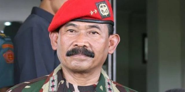 Eks Danjen Kopassus: Pengkhianat Negara, Jokowi Harus Diturunkan dengan Revolusi Eks Danjen Kopassus: Pengkhianat Negara, Jokowi Harus Diturunkan dengan Revolusi