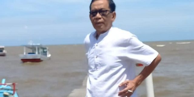 Kabinet yang tenggelam dibawah kendali sembilan naga Kabinet yang tenggelam dibawah kendali sembilan naga