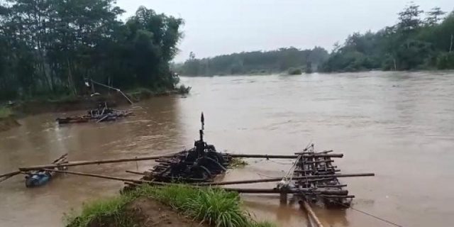 Penambangan Pasir Ilegal di Bantaran Sungai Brantas, Aparat Penegak Hukum Harus bertindak tegas