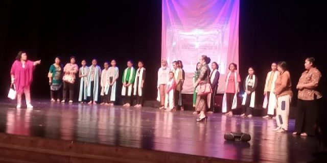 Ojo Dibandingke: Kolaborasi Sanggar Pelangi Srimanganti Dengan Teater Senja SMPN 1