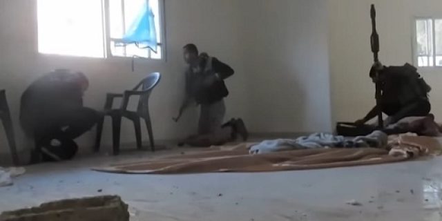 Video: Pejuang Hamas menembak tentara Israel yang berlindung di bangunan kosong