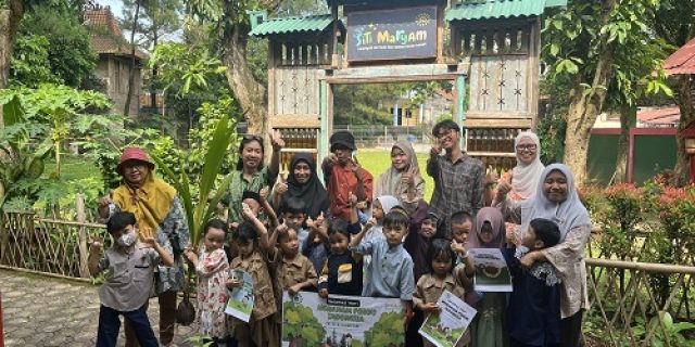 Melawan Krisis Kualitas Lingkungan dari Tangan Mungil di Hari Menanam Pohon Indonesia