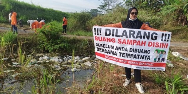 Pemerintah Desa, PKK dan Bidan Desa Tlogorejo Lakukan Aksi Bersih-Bersih