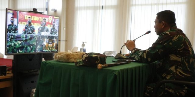 Danrem 101/Antasari Vidcon Dengan TNI Sukses Sikat Penyelundup SS 7,1 Kg
