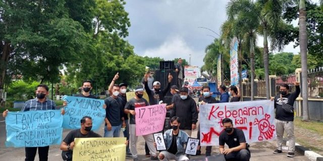 Momentum Hari HAM Sedunia, Puluhan Mahasiswa Gelar Orasi di Depan Polres Magetan