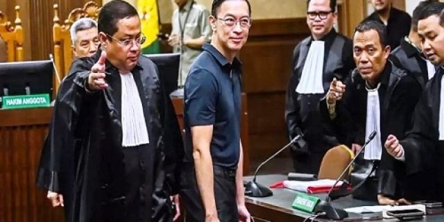 Langit Cinta Untuk Tom Lembong Langit Cinta Untuk Tom Lembong