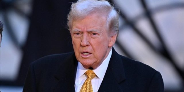 Mahkamah Agung AS menolak permintaan Trump untuk memblokir vonis dalam kasus uang tutup mulut di New York