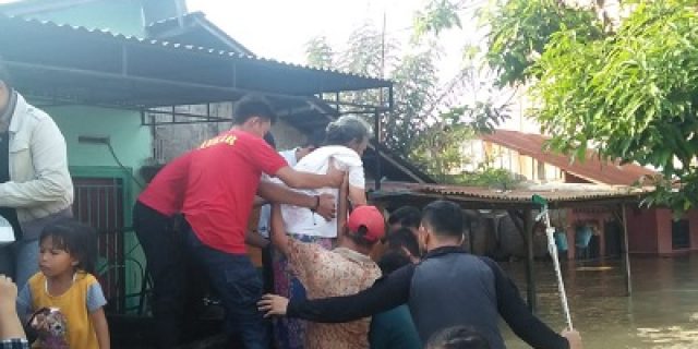 Kota Tebingtinggi Terima Banjir Kiriman, Ribuan Rumah Terendam Kota Tebingtinggi Terima Banjir Kiriman, Ribuan Rumah Terendam